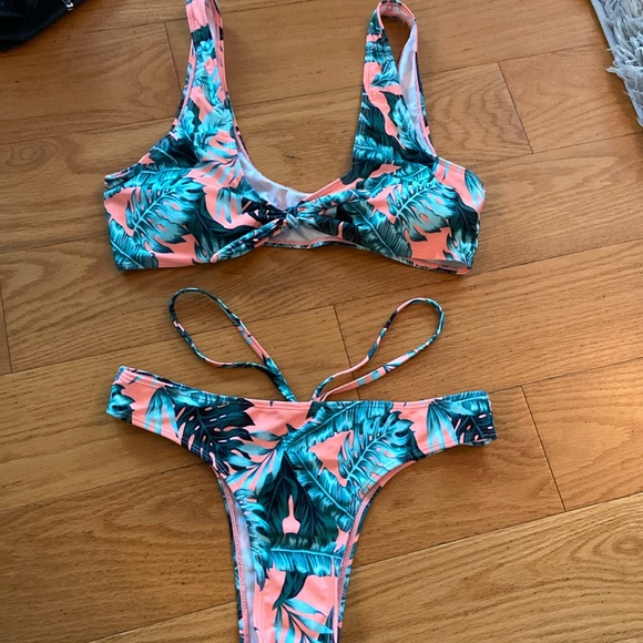 Cute bikini - Picture 1 of 1